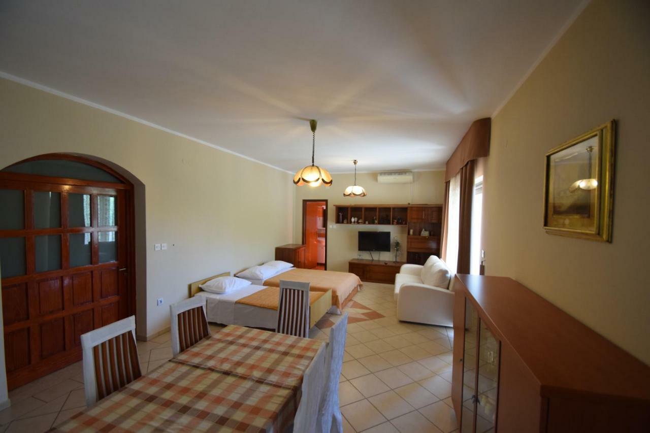 Apartments Nina Starigrad Paklenica Zewnętrze zdjęcie