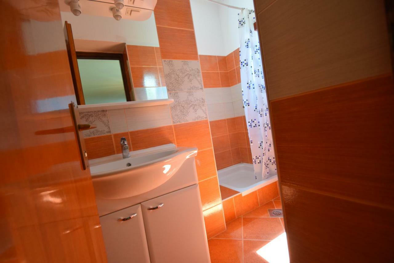 Apartments Nina Starigrad Paklenica Zewnętrze zdjęcie