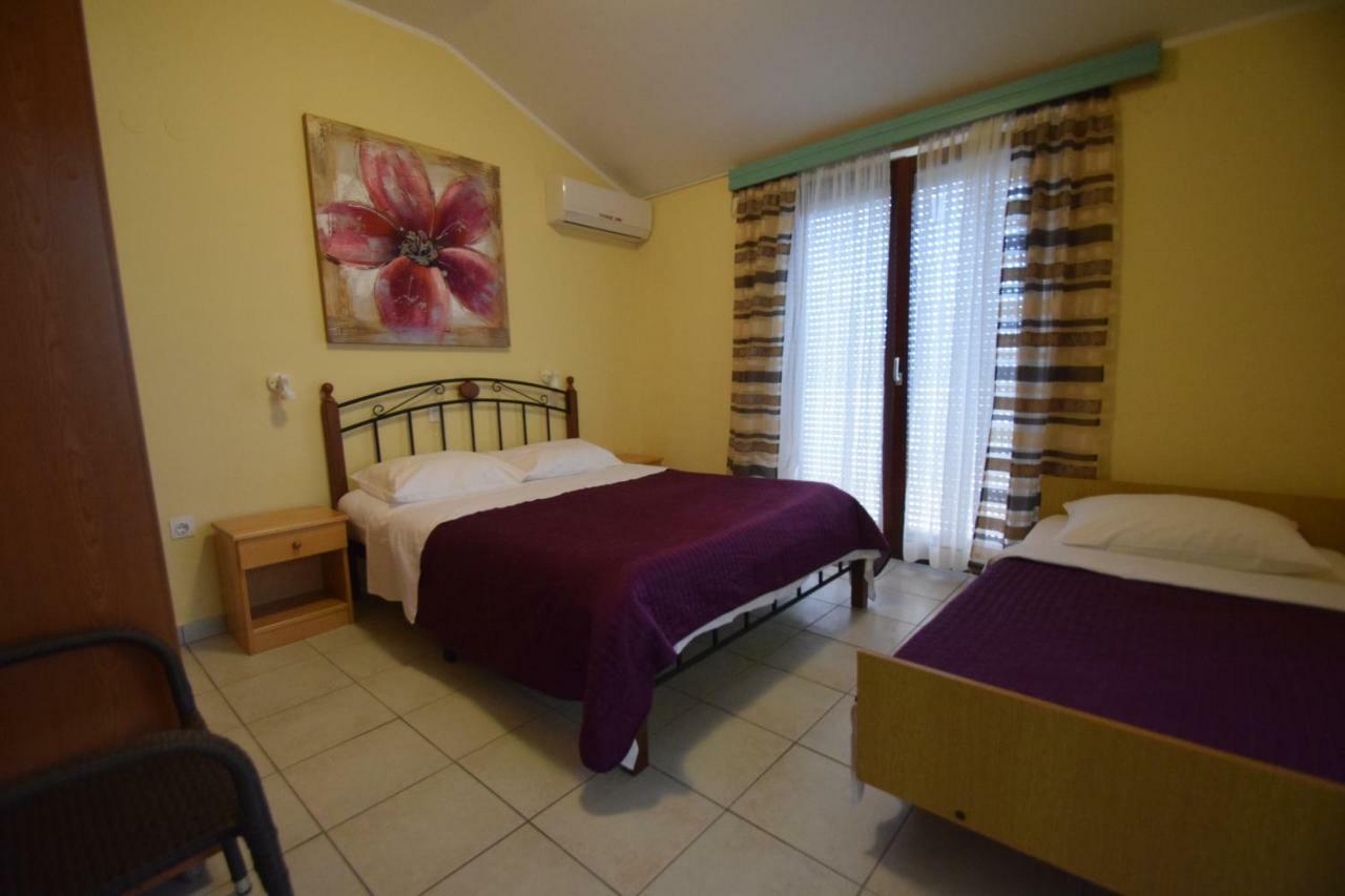 Apartments Nina Starigrad Paklenica Zewnętrze zdjęcie