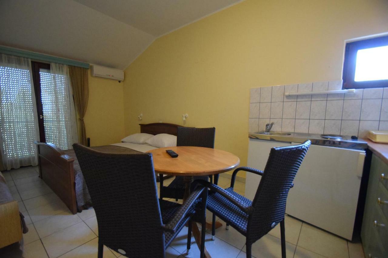 Apartments Nina Starigrad Paklenica Zewnętrze zdjęcie