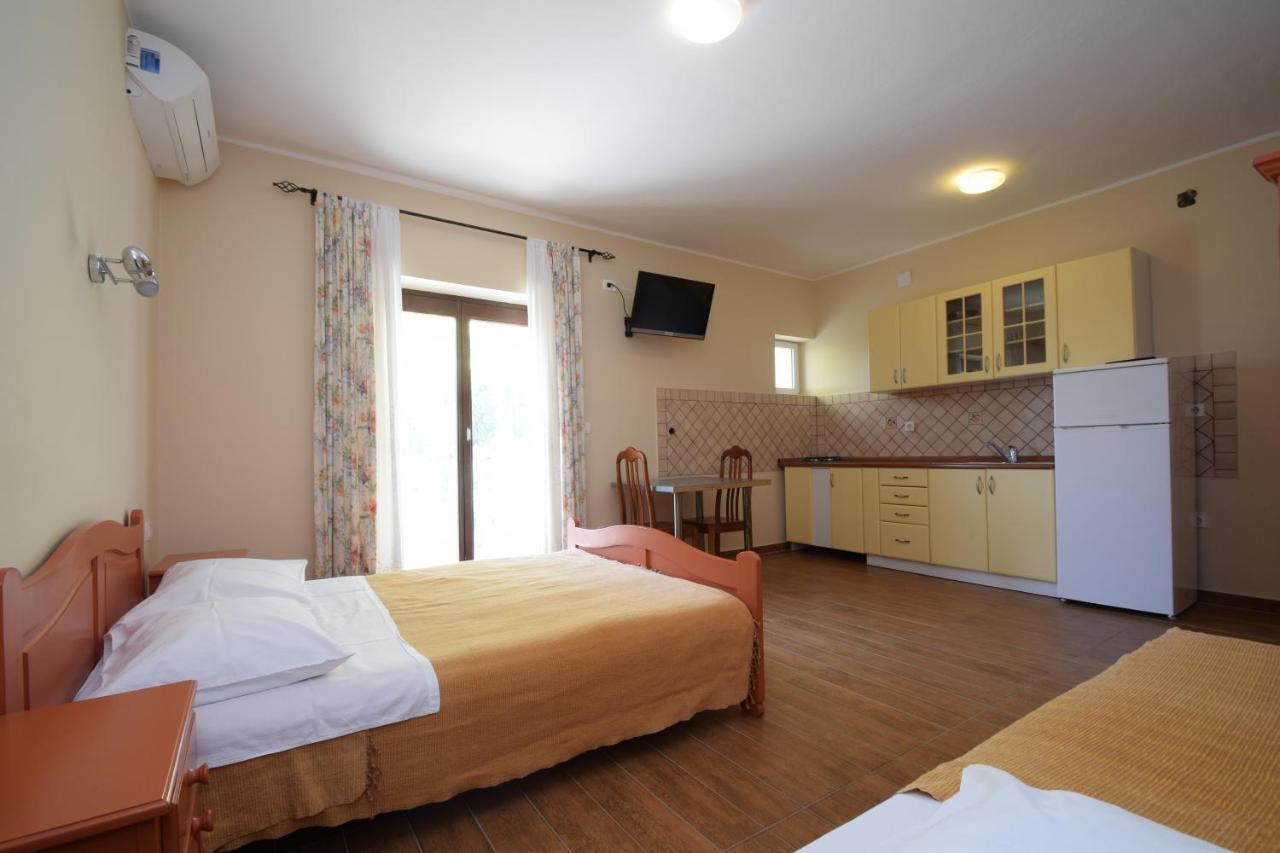 Apartments Nina Starigrad Paklenica Zewnętrze zdjęcie