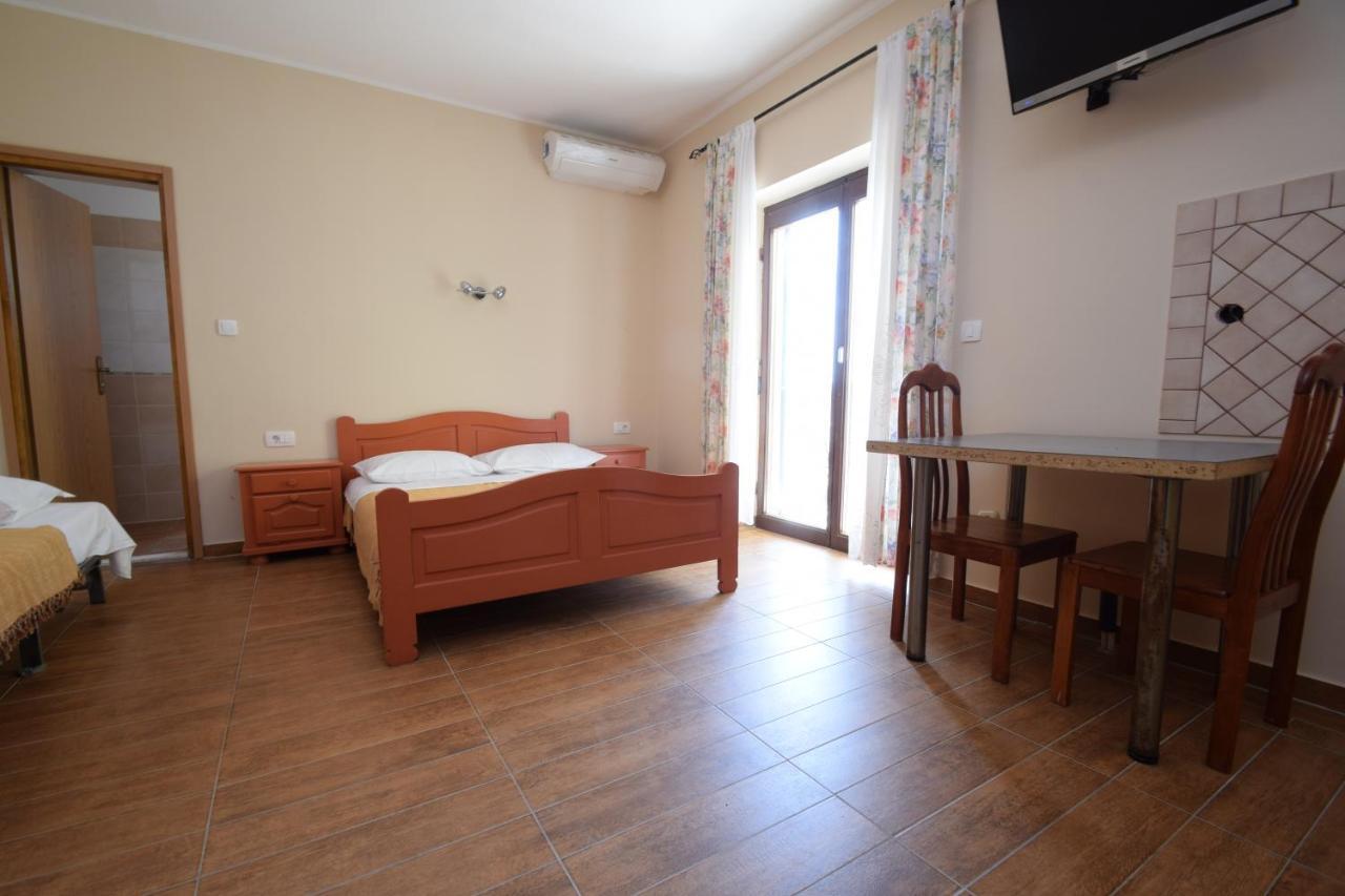 Apartments Nina Starigrad Paklenica Zewnętrze zdjęcie