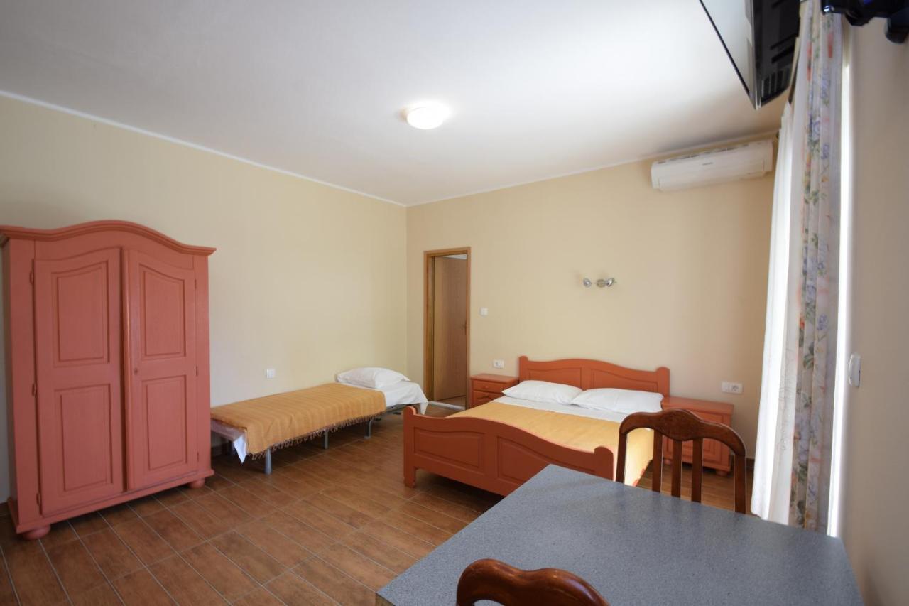 Apartments Nina Starigrad Paklenica Zewnętrze zdjęcie
