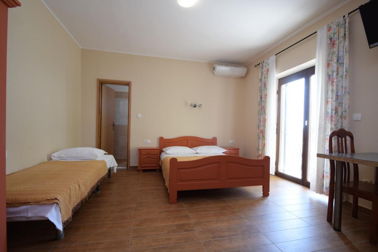 Apartments Nina Starigrad Paklenica Zewnętrze zdjęcie